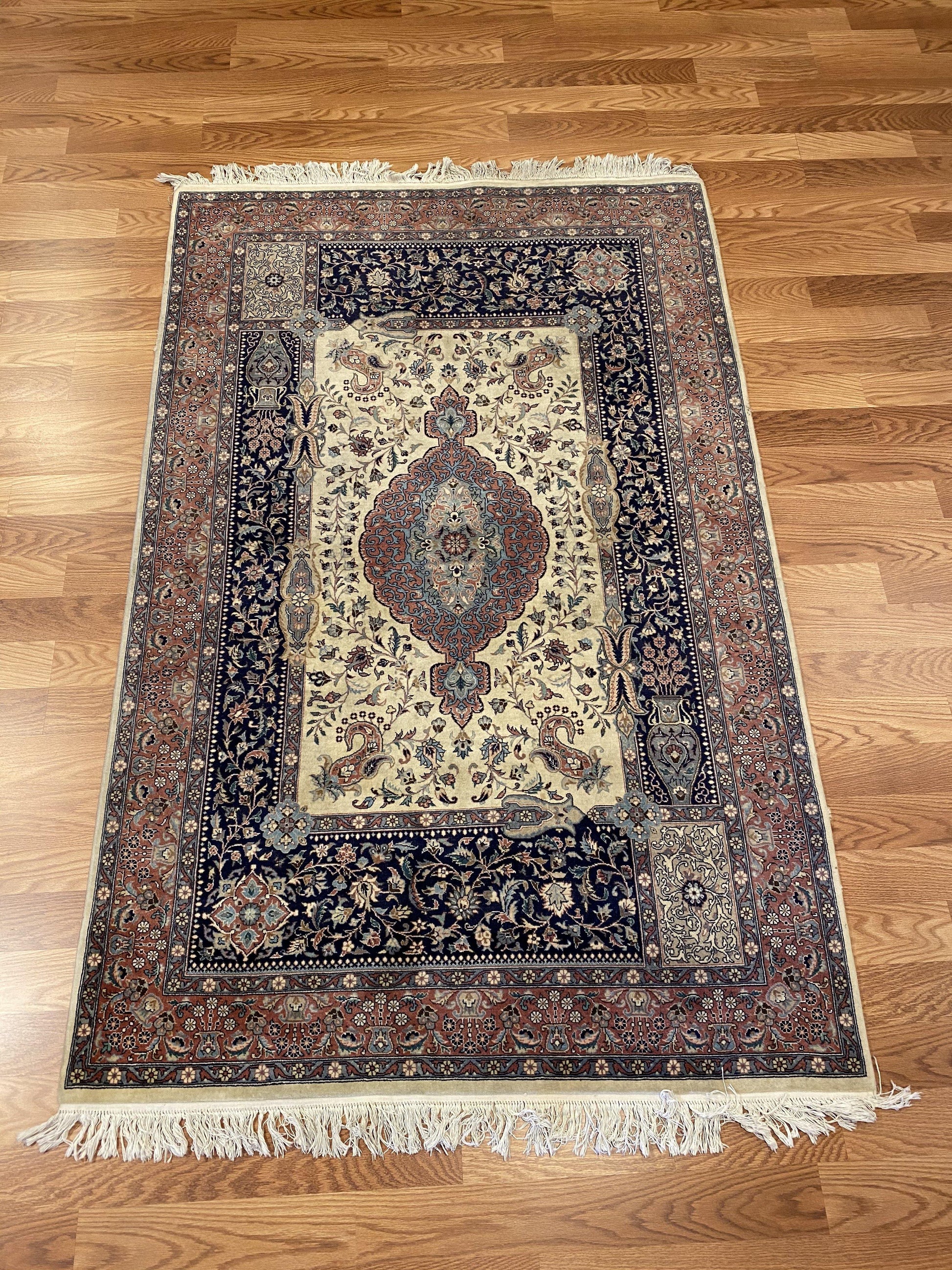 Floral - Item BG336 - Baluchi Rug Gallery